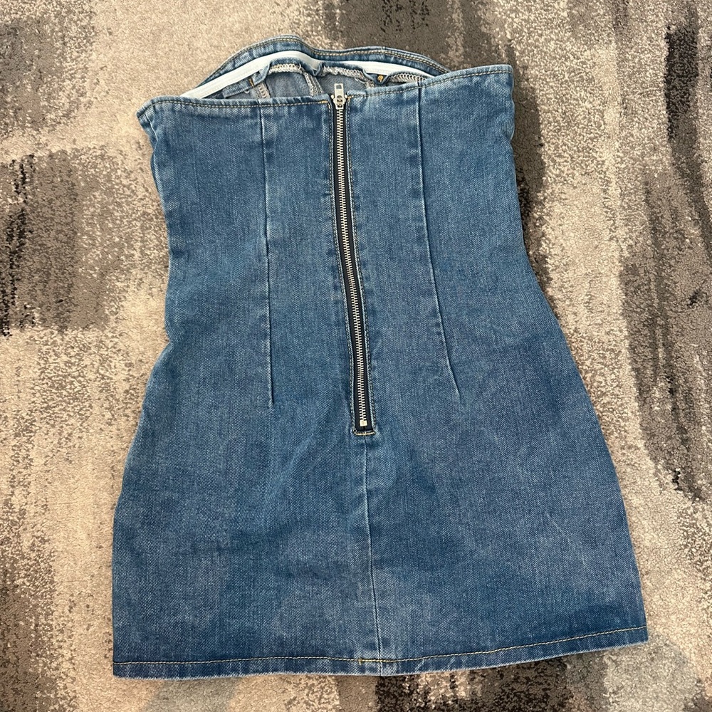 PrettyLittleThing Blue Denim Zippered Top - Picture 2 of 3